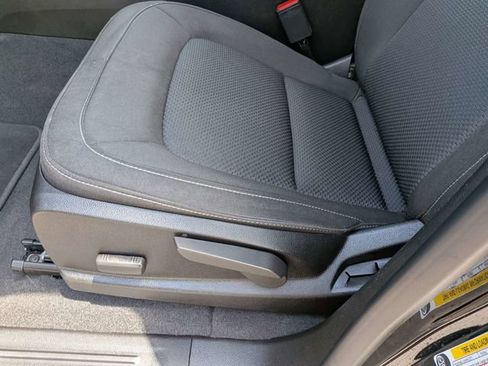 Used 2021 Chevrolet Colorado LT w/ LT Convenience Package RWD image 22