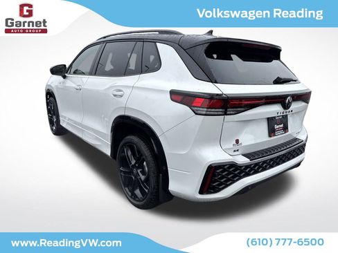 New 2025 Volkswagen Tiguan SE R-Line image 3
