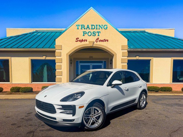 Used 2020 Porsche Macan AWD/4WD image 2