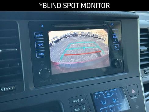 Used 2015 Toyota Sienna XLE image 10