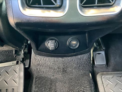 Used 2022 Kia Sorento LX image 35