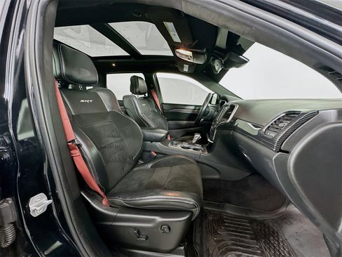 Used 2017 Jeep Grand Cherokee SRT image 28