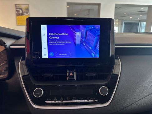 Used 2025 Toyota Corolla LE image 20