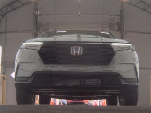 Used 2025 Honda CR-V EX image 3