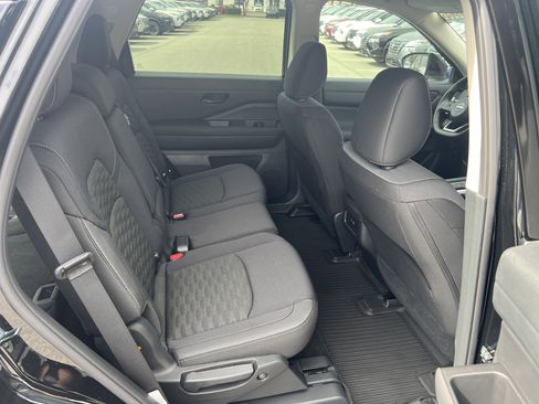 Certified 2025 Nissan Pathfinder SV image 16