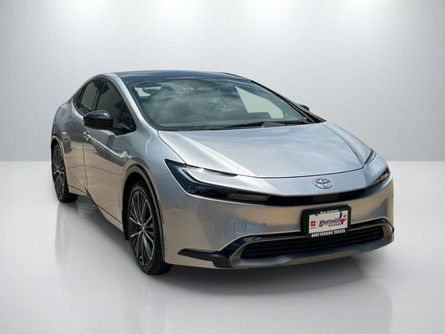 Certified 2024 Toyota Prius XLE FWD image 3