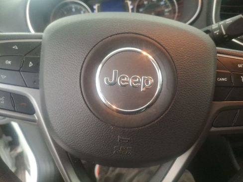 Used 2019 Jeep Cherokee Latitude w/ Popular Appearance Group FWD image 15