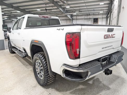 Used 2023 GMC Sierra 3500 SLT w/ SLT Preferred Package image 4