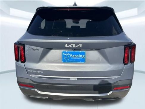 Used 2024 Kia Sorento S FWD image 7