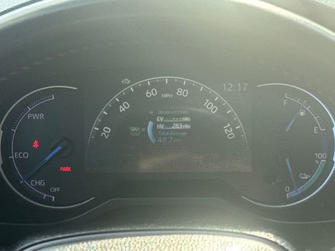 Used 2022 Toyota RAV4 SE image 18