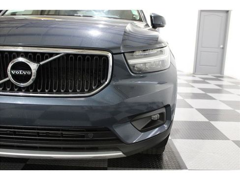 Used 2022 Volvo XC40 T5 Momentum image 8