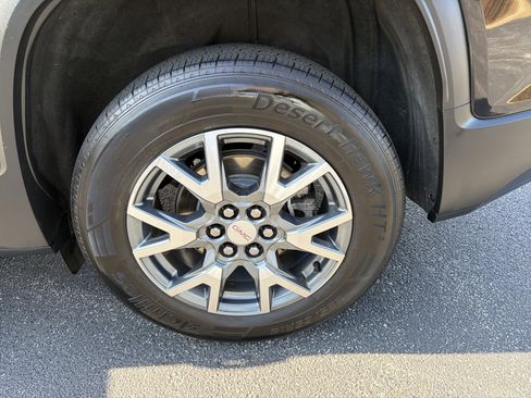 Used 2023 GMC Acadia SLT image 21