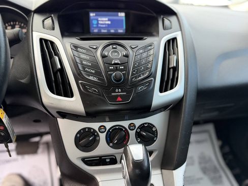 Used 2014 Ford Focus SE w/ Equipment Group 201A FWD image 12