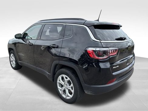 Used 2024 Jeep Compass Latitude AWD/4WD image 3