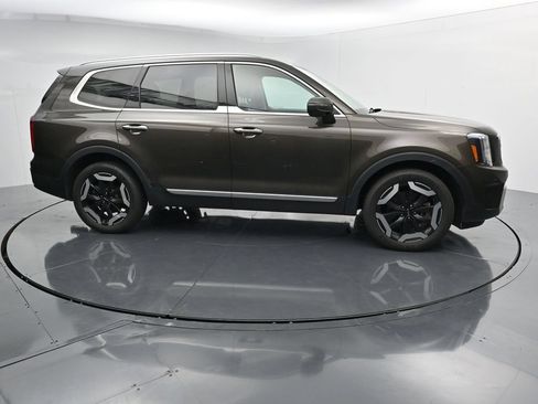 Used 2023 Kia Telluride S AWD/4WD image 9