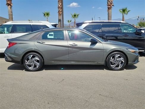 New 2025 Hyundai Elantra SEL image 22