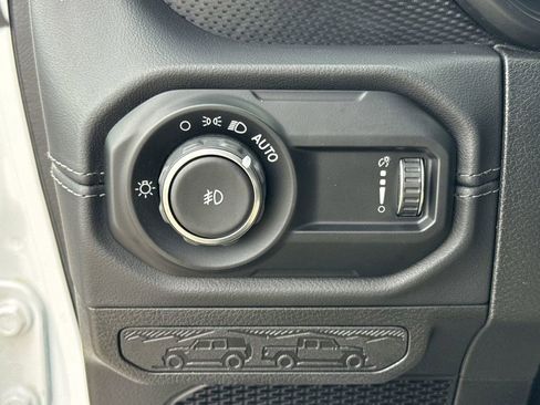 Used 2024 Jeep Wrangler Unlimited Rubicon AWD/4WD image 20