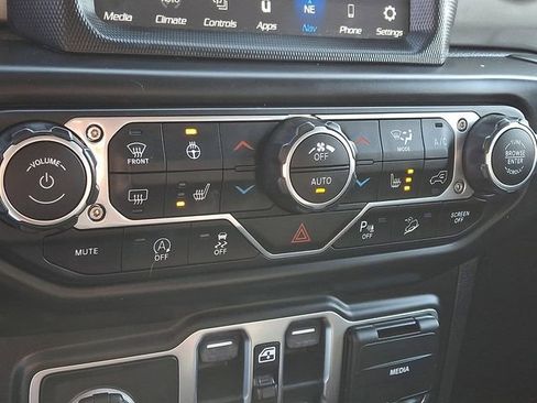 Used 2020 Jeep Wrangler Unlimited Sahara AWD/4WD image 17