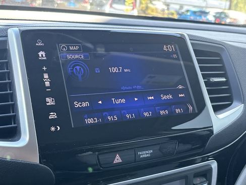 Used 2017 Honda Pilot Elite image 18