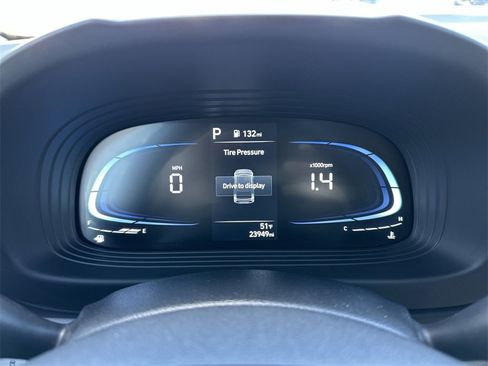 Used 2024 Hyundai Venue SEL image 15