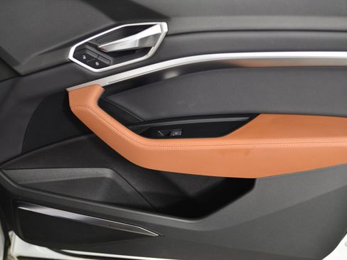 Used 2019 Audi e-tron Premium Plus image 9