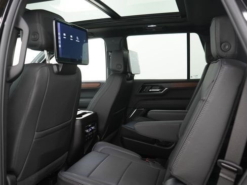 Used 2025 GMC Yukon Denali w/ Denali Reserve Package AWD/4WD image 16