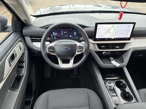 Used 2025 Ford Explorer Active AWD/4WD image 13
