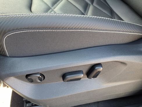 New 2026 Volkswagen Atlas Cross Sport SE image 12