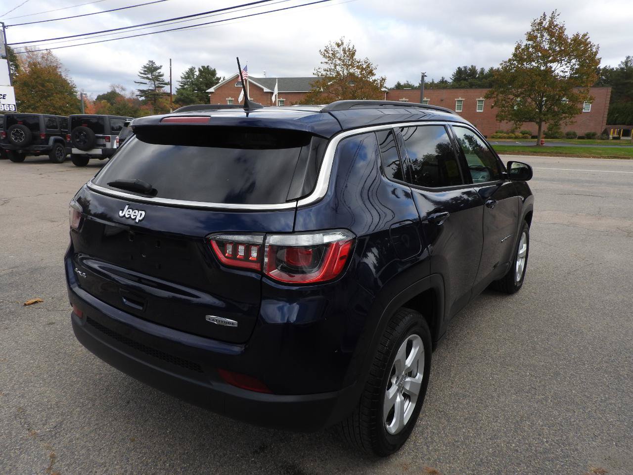 Used 2020 Jeep Compass Latitude w/ Cold Weather Group AWD/4WD image 4