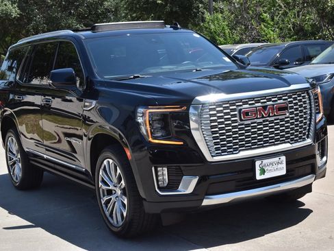 Used 2023 GMC Yukon Denali w/ LPO, Floor Liner Package AWD/4WD image 4