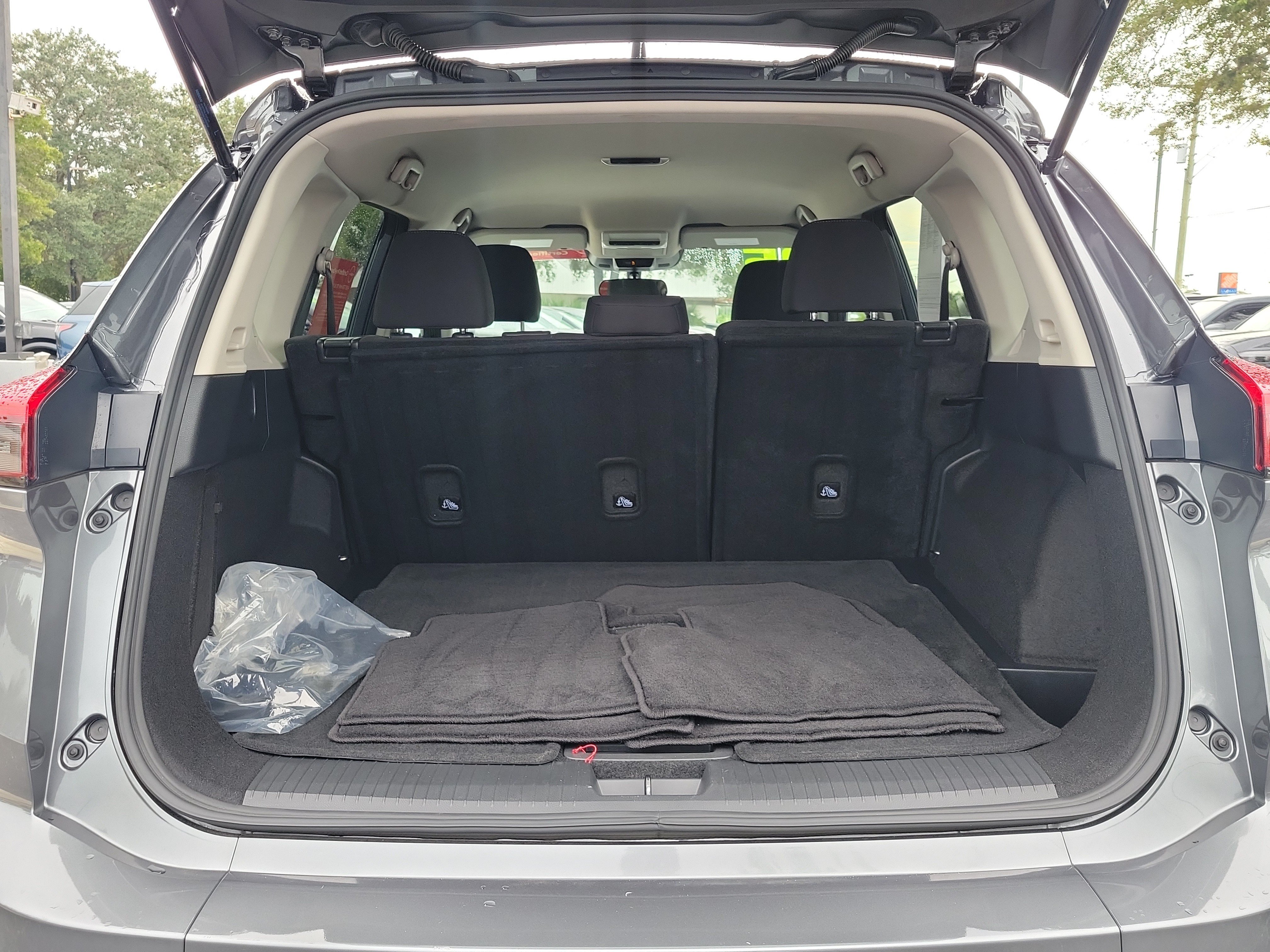 Certified 2025 Nissan Rogue S FWD image 8