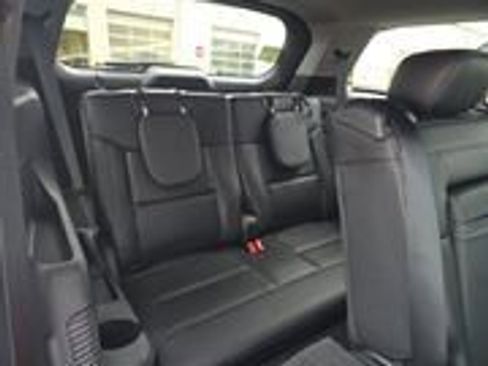 Used 2023 Ford Explorer XLT w/ Equipment Group 202A image 5