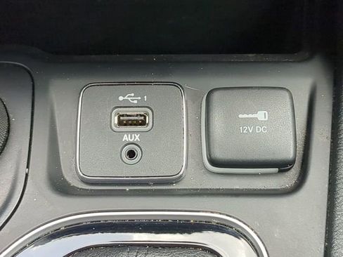 Used 2022 Jeep Cherokee Limited AWD/4WD image 28