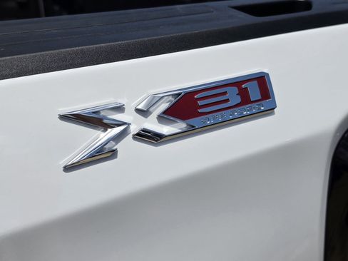 Used 2025 GMC Sierra 1500 SLT w/ SLT Premium Plus Package AWD/4WD image 38