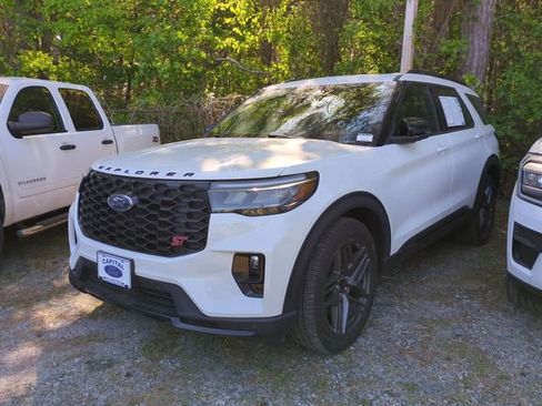 Used 2025 Ford Explorer ST AWD/4WD image 2