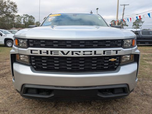 Used 2020 Chevrolet Silverado 1500 Custom w/ Custom Value Package image 3