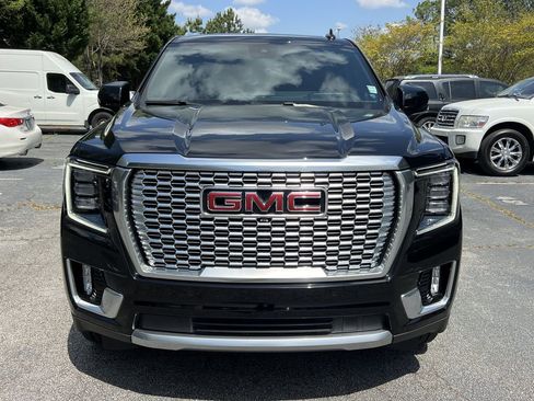 Used 2023 GMC Yukon Denali w/ Advanced Technology Package image 2