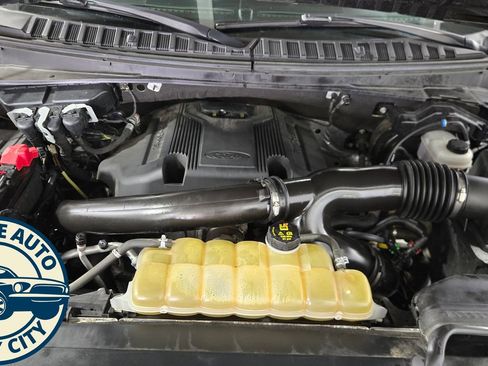 Used 2020 Ford Expedition XLT w/ Equipment Group 202A AWD/4WD image 40