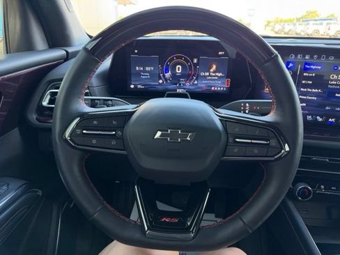 Used 2025 Chevrolet Traverse RS FWD image 17