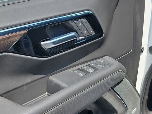 New 2025 Chevrolet Suburban Premier image 22