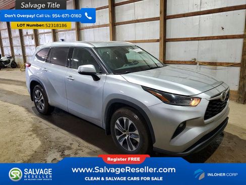 Used 2021 Toyota Highlander XLE AWD/4WD image 5