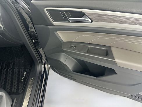 Used 2023 Volkswagen Atlas Cross Sport SE image 32