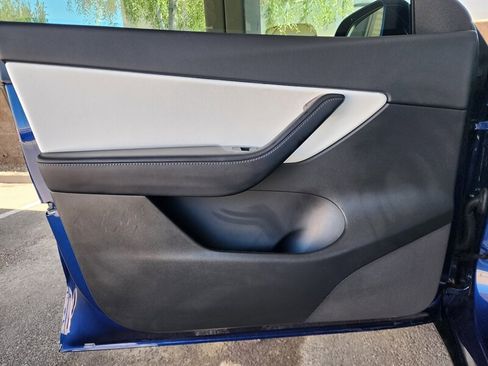 Used 2022 Tesla Model Y Performance AWD/4WD image 21