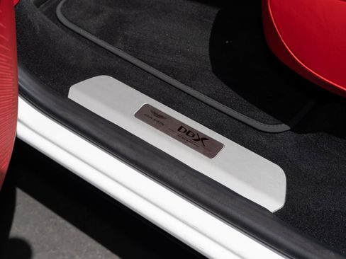 Used 2023 Aston Martin DBX image 18