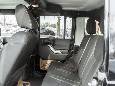 Used 2018 Jeep Wrangler Unlimited Sahara image 24