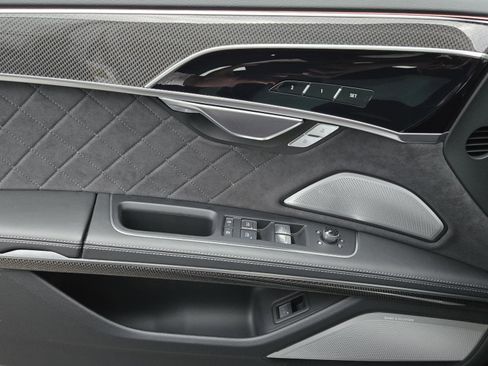Used 2024 Audi S8 image 33