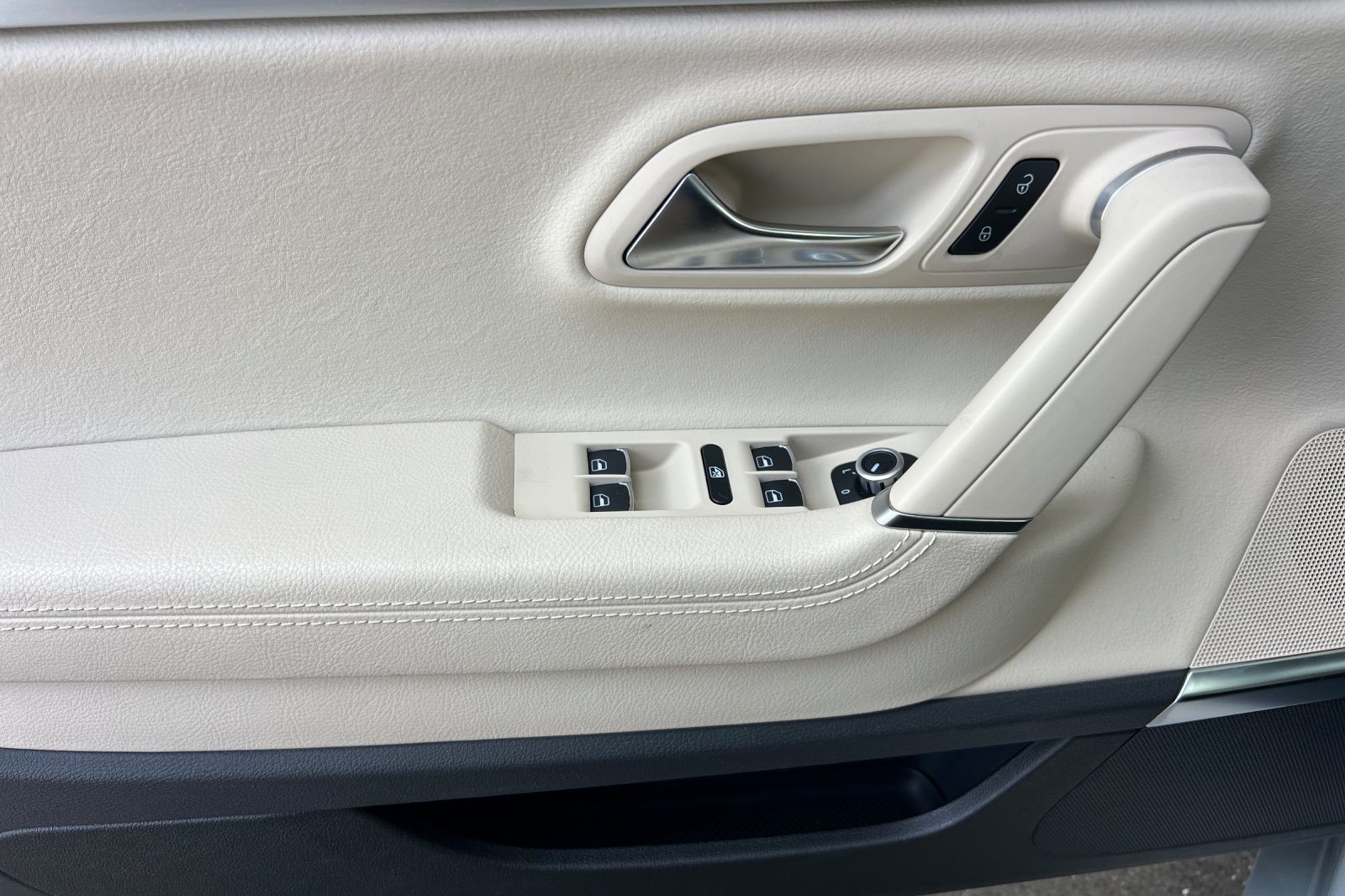 Used 2010 Volkswagen CC Luxury FWD image 11