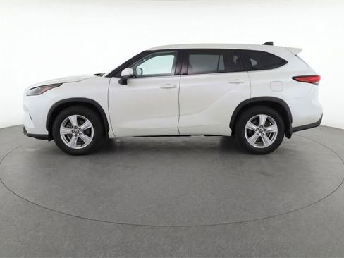 Used 2022 Toyota Highlander L FWD image 8
