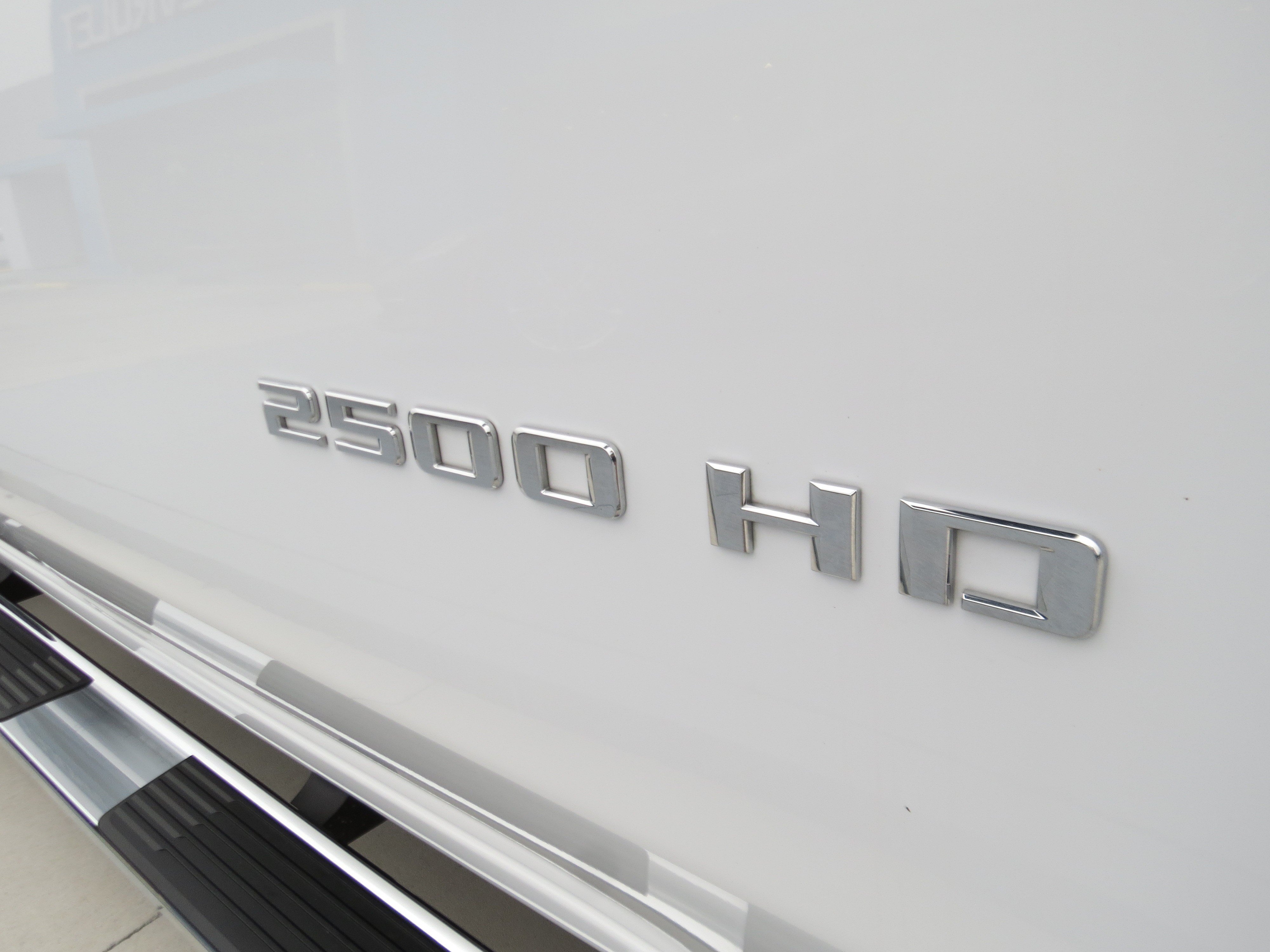 Used 2025 Chevrolet Silverado 2500 LT w/ Convenience Package AWD/4WD image 9