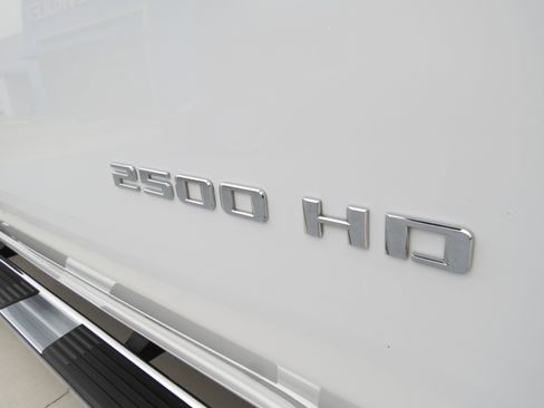 Used 2025 Chevrolet Silverado 2500 LT w/ Convenience Package AWD/4WD image 9
